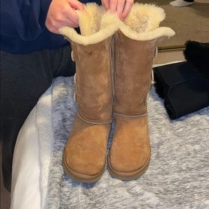 chestnut bailey button uggs